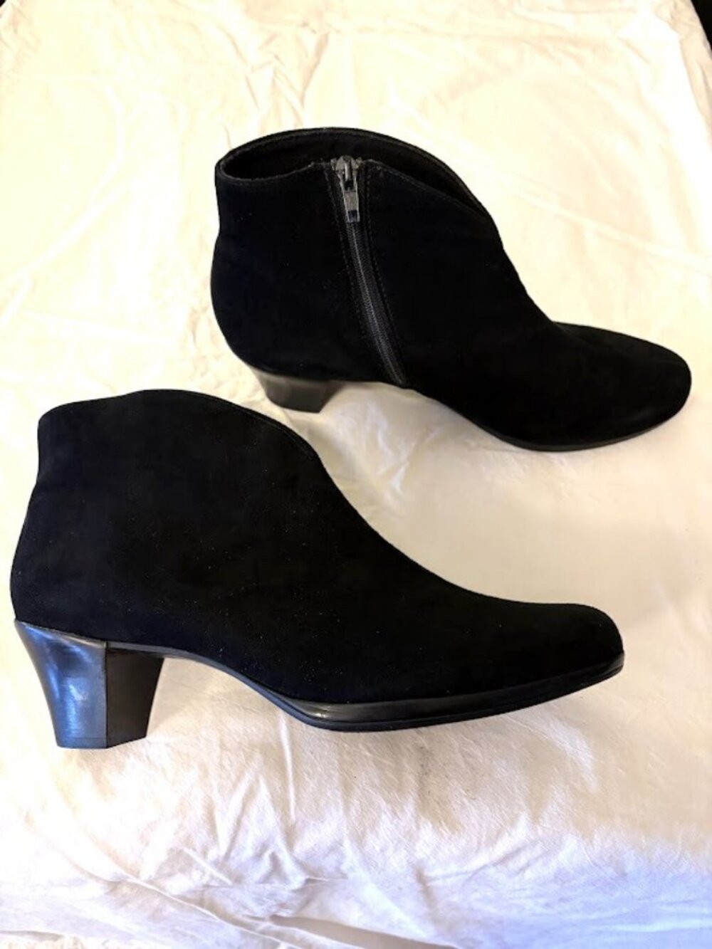Munro American black suede ankle boots. Size 10.